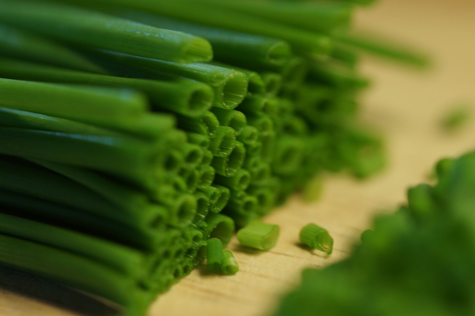 90mm F2.8 Macro SSM sample photo. Chives, vegetables, plant photography