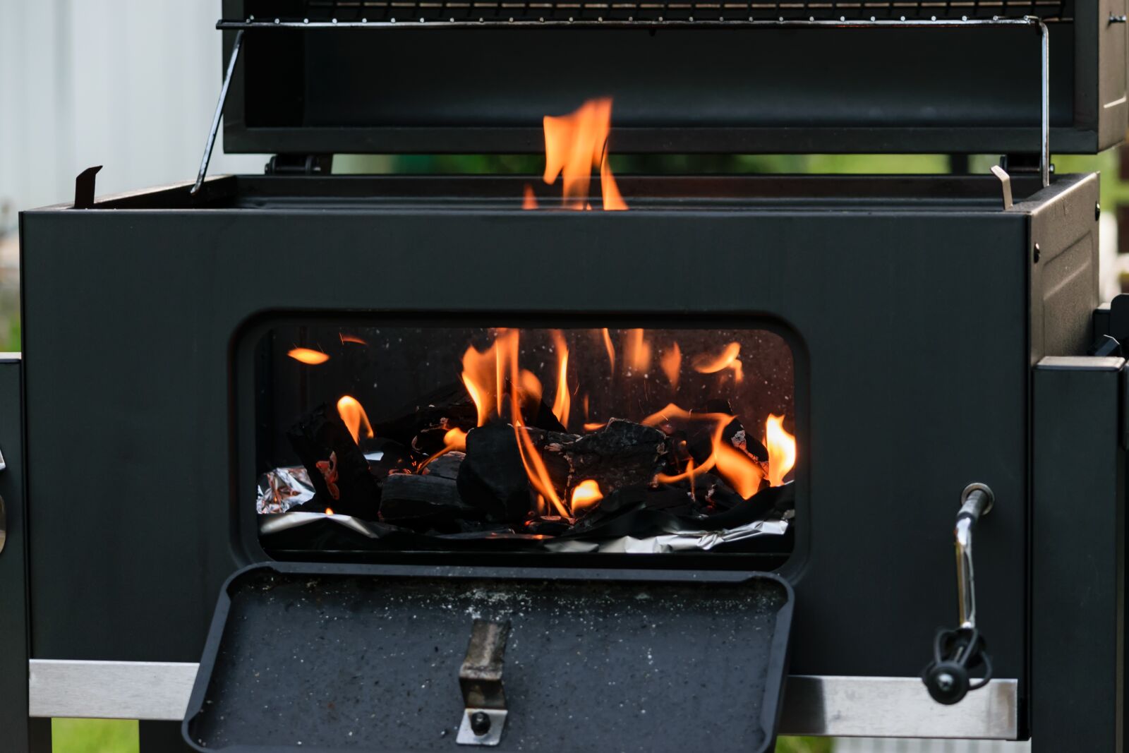 Nikon D5300 sample photo. Grill, charcoal, embers photography