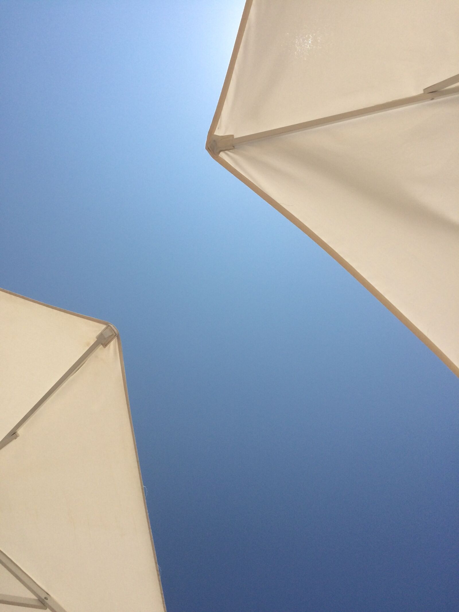 iPhone 5s back camera 4.15mm f/2.2 sample photo. Sun, umbrella, light photography