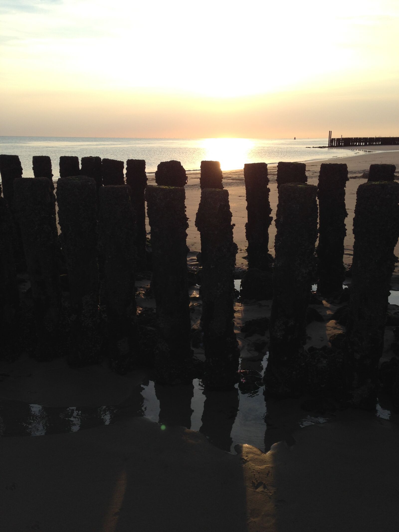 iPhone 5 back camera 4.12mm f/2.4 sample photo. Beach, sun, sunset photography
