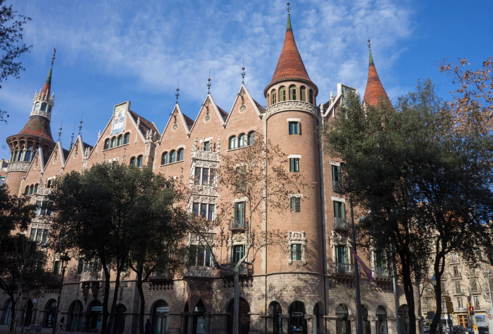 Sony a7R + Sony FE 28-70mm F3.5-5.6 OSS sample photo. Barcelona, spain, architecture photography