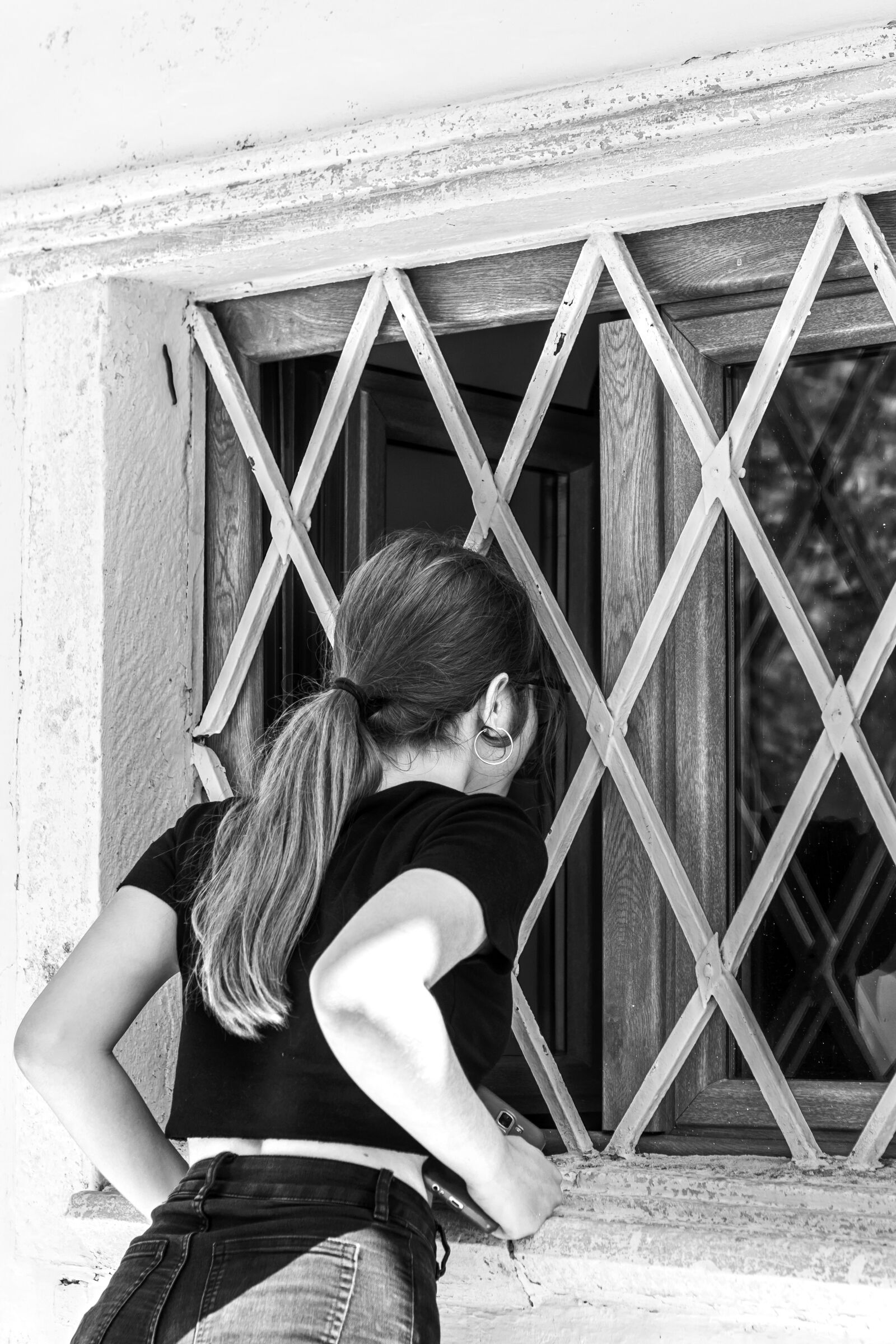 Canon EOS 5D Mark IV sample photo. Girl, window, bars photography