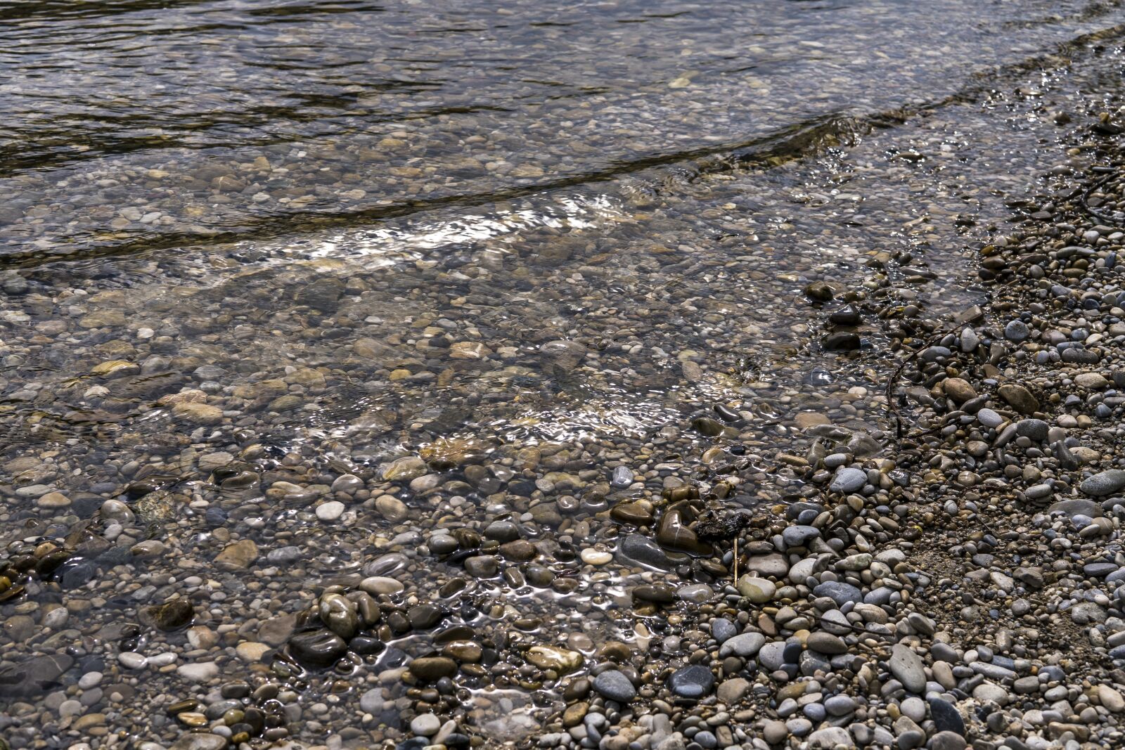 Sony a6300 + Sigma 30mm F2.8 EX DN sample photo. Bank, pebble, wave photography