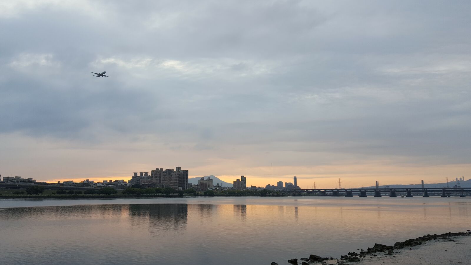 Samsung Galaxy Note5 sample photo. Taipei, taiwan, river photography