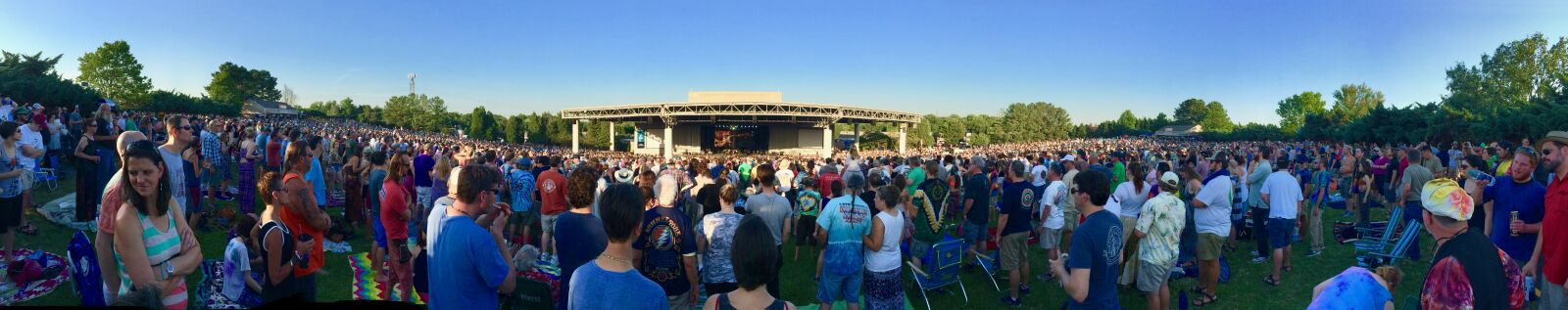 iPhone 5s back camera 4.15mm f/2.2 sample photo. Concert, crowd, dead, co photography