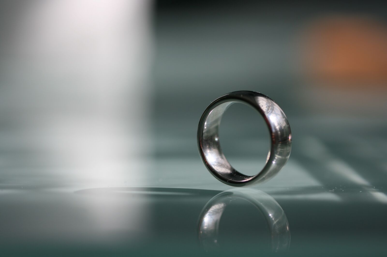 Canon EOS 400D (EOS Digital Rebel XTi / EOS Kiss Digital X) sample photo. Wedding ring, ring, silver photography