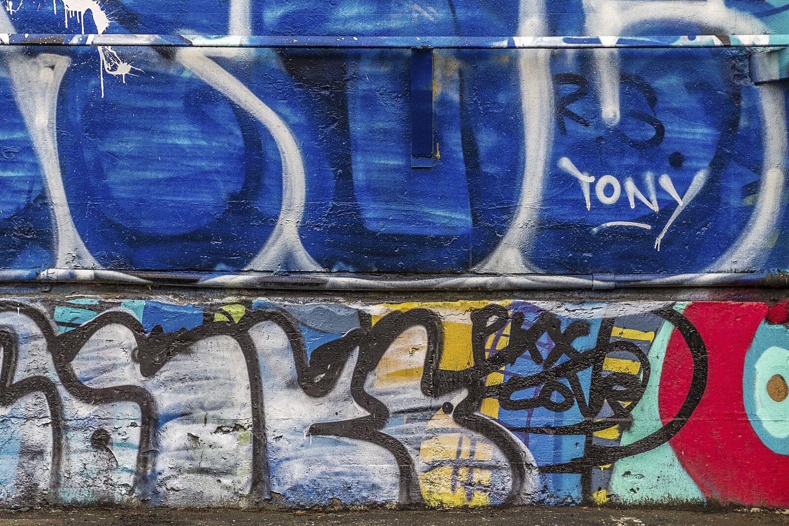 Canon EOS 1100D (EOS Rebel T3 / EOS Kiss X50) sample photo. Background, graffiti, grunge photography