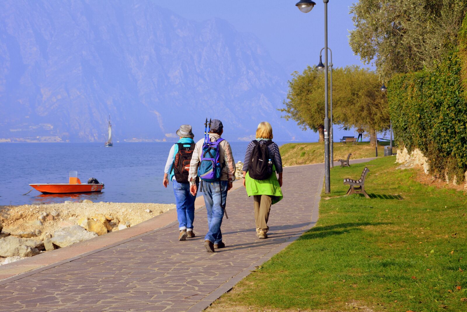 Nikon D7100 sample photo. Tourists, lake, walk photography