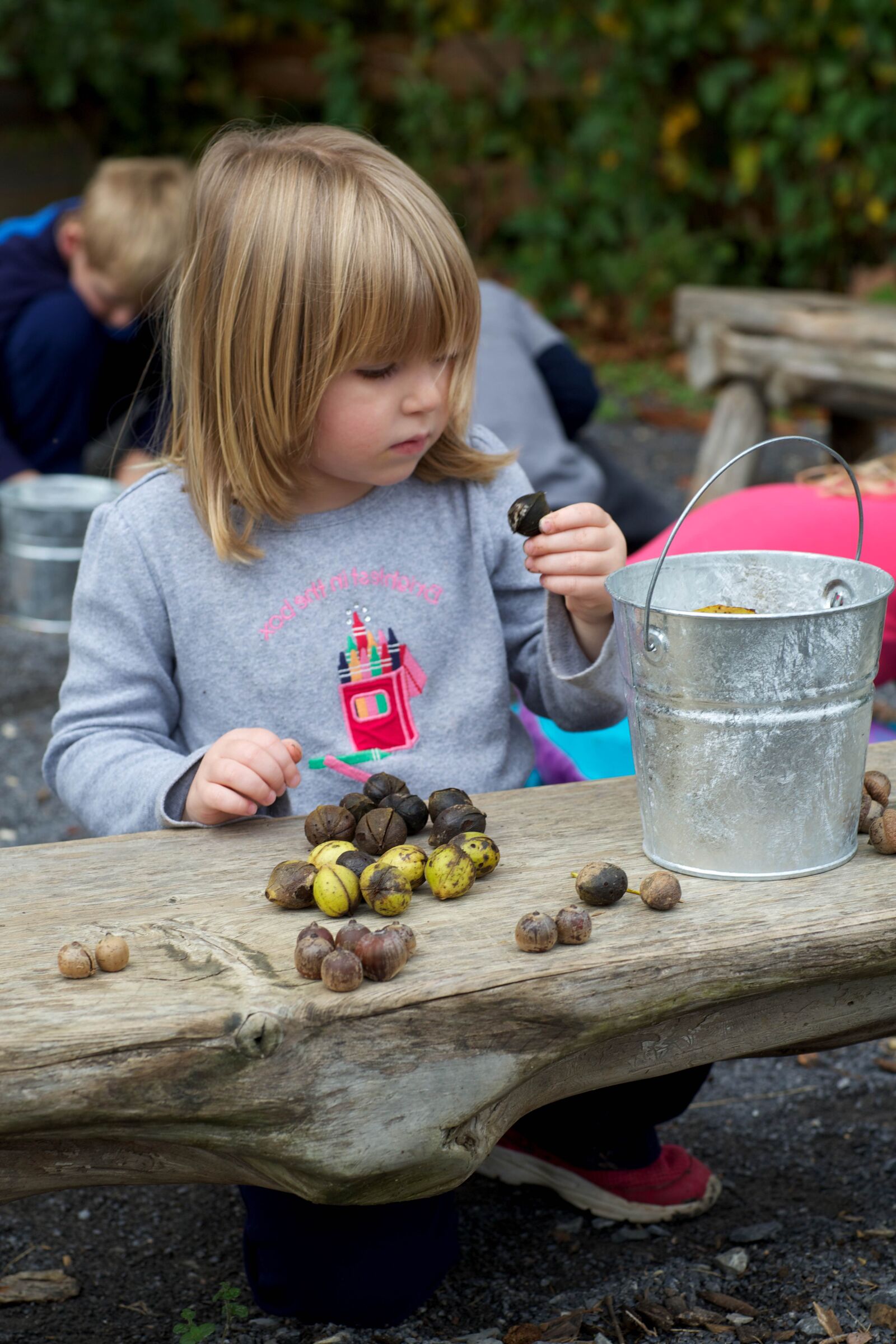 Canon EOS 5D Mark III sample photo. Young girl, various nuts photography