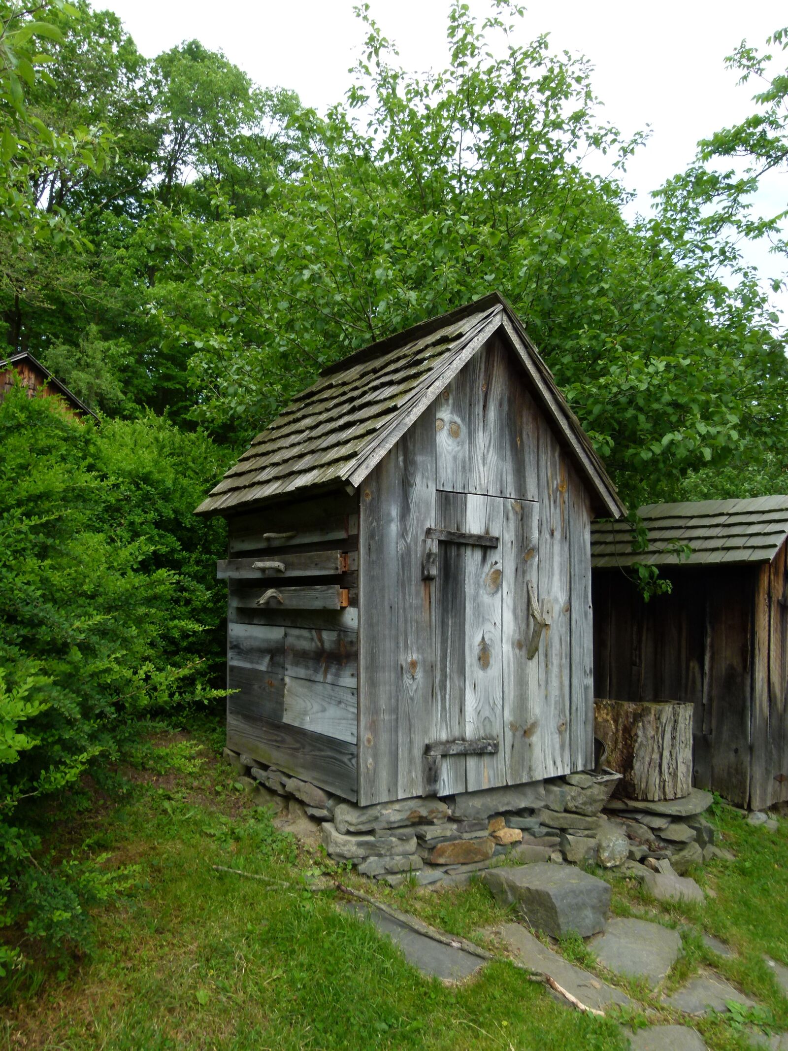 Panasonic Lumix DMC-FZ100 sample photo. Smokehouse, antique, farmhouse photography