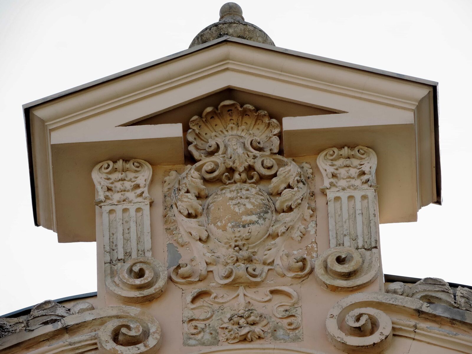 Nikon Coolpix P520 sample photo. Arabesque, decoration, roof, architecture photography