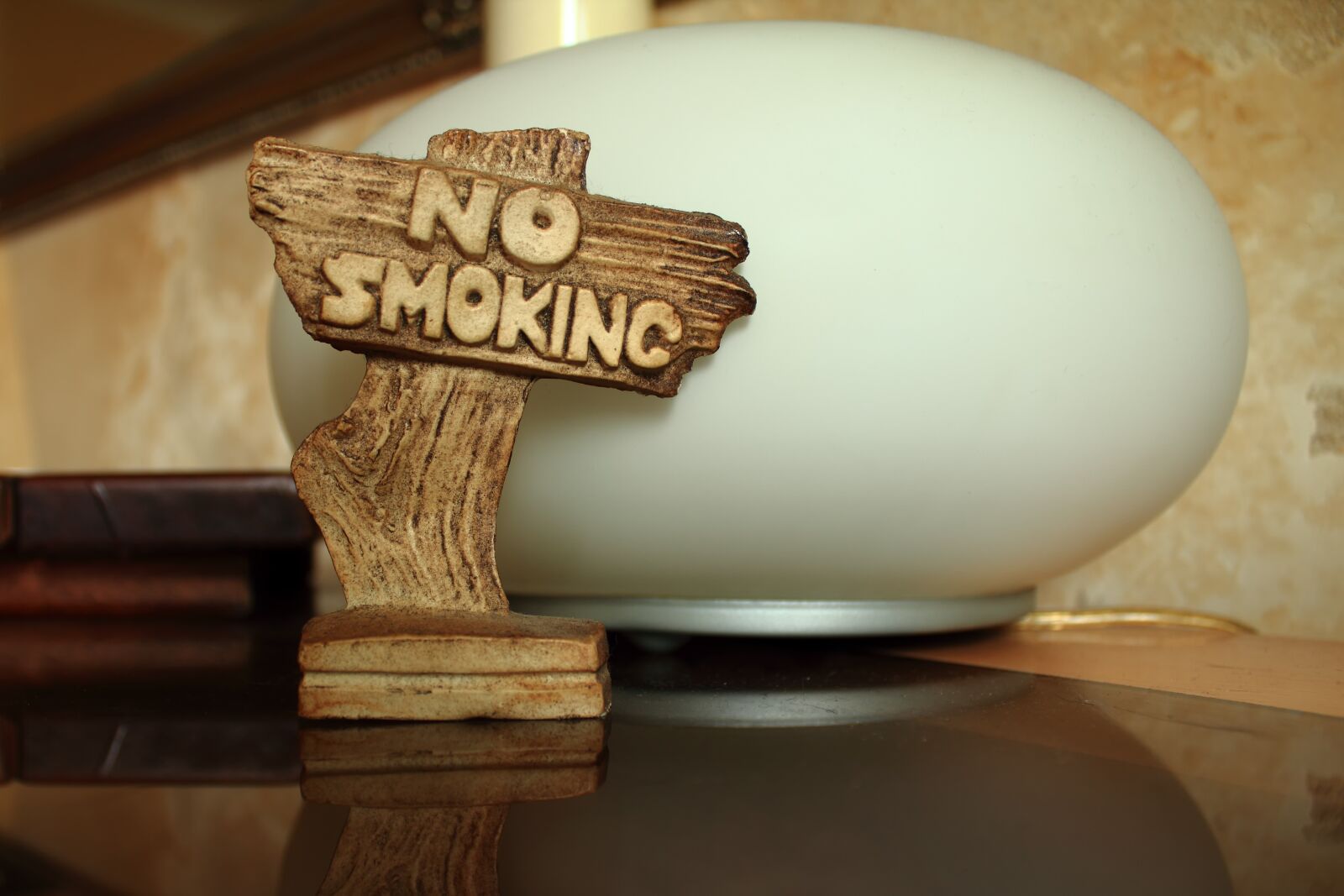Canon EOS 550D (EOS Rebel T2i / EOS Kiss X4) sample photo. Smoking, lamp photography