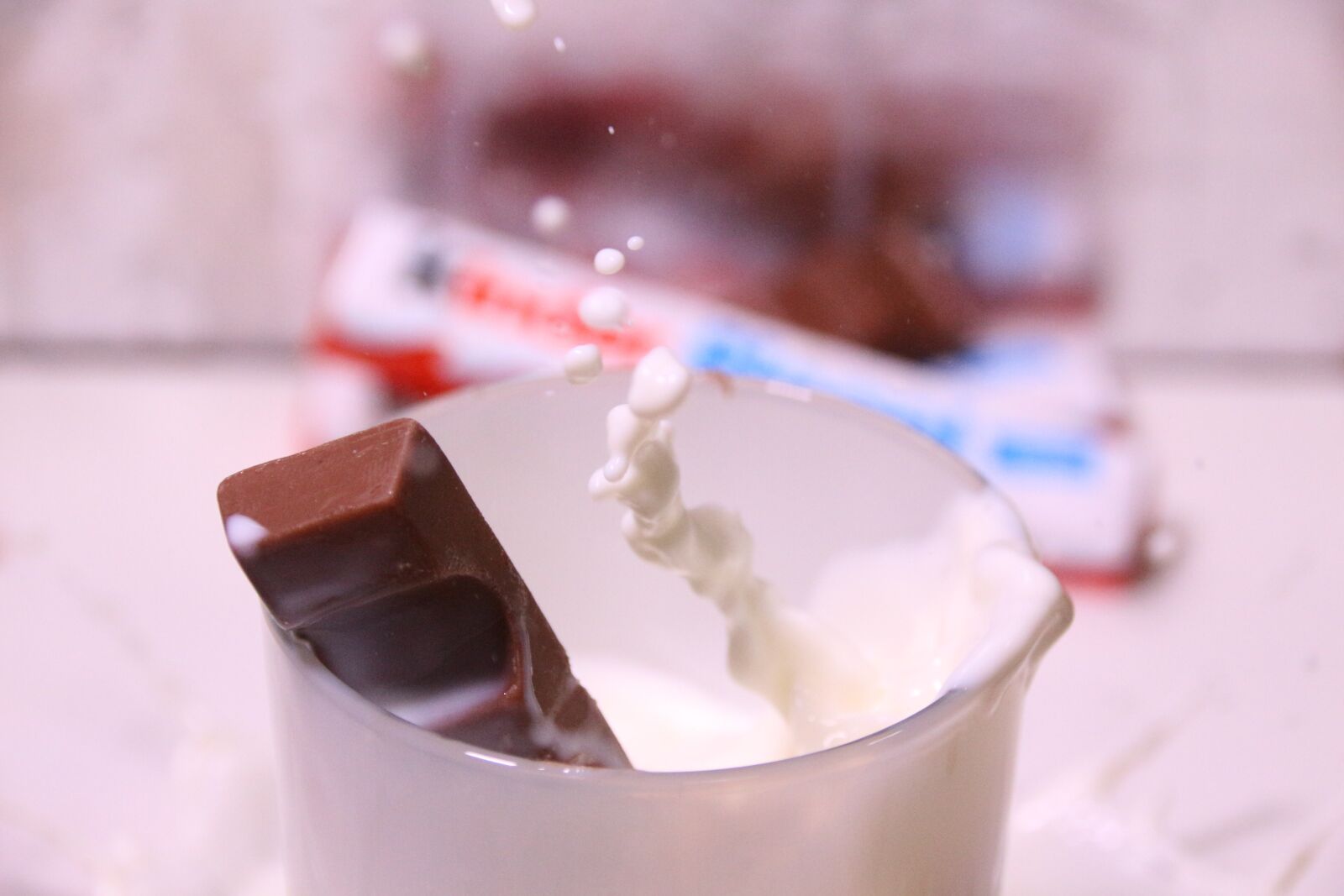 Canon EOS 700D (EOS Rebel T5i / EOS Kiss X7i) sample photo. Splash, milk, sweet photography