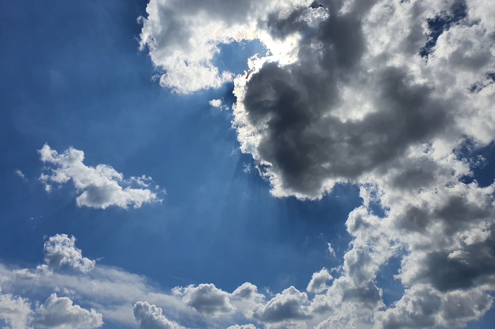 Samsung Galaxy S10 sample photo. Clouds, sky, mood photography