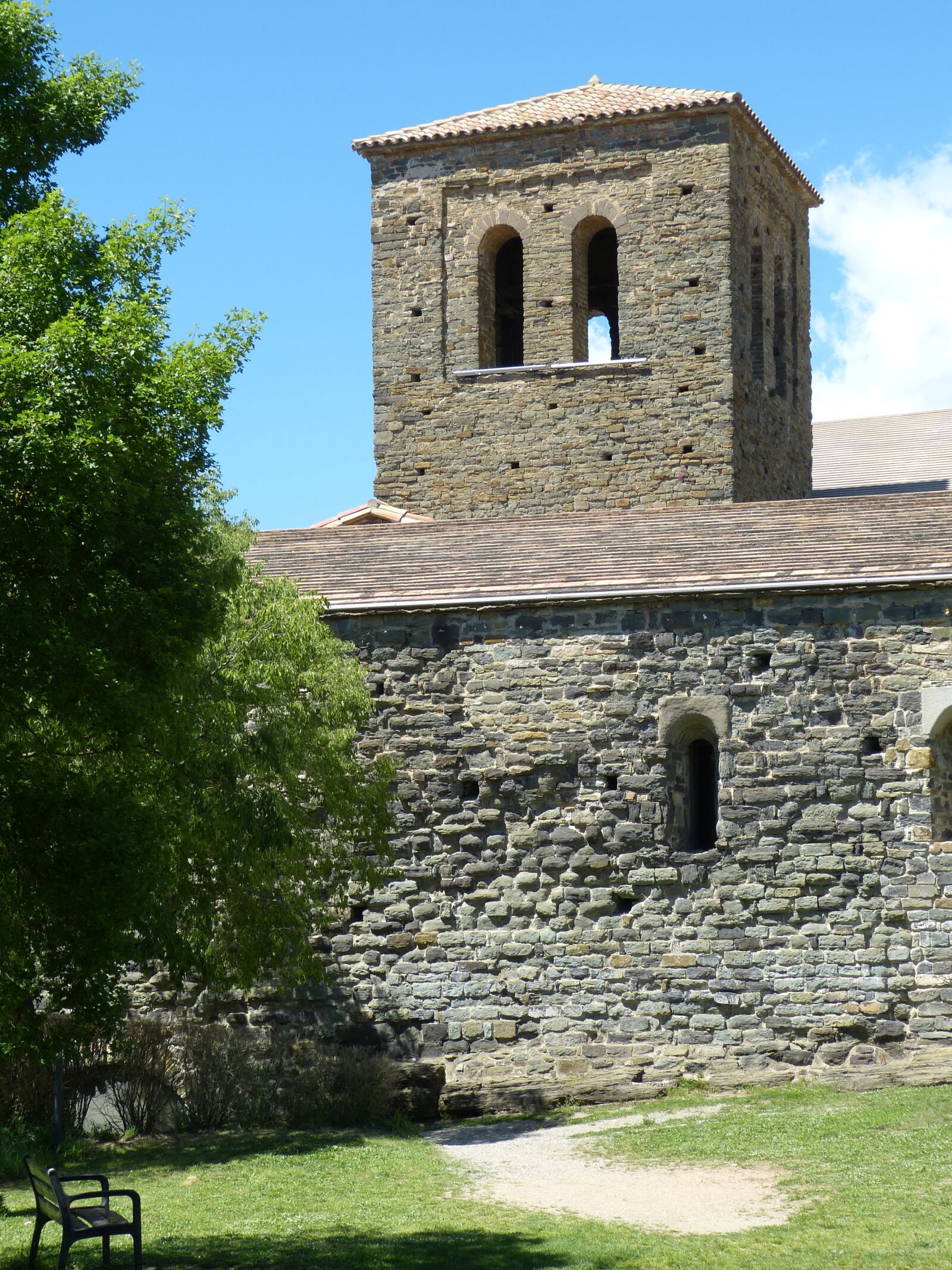 Panasonic Lumix DMC-FZ150 sample photo. Spain, catalonia, monastery photography