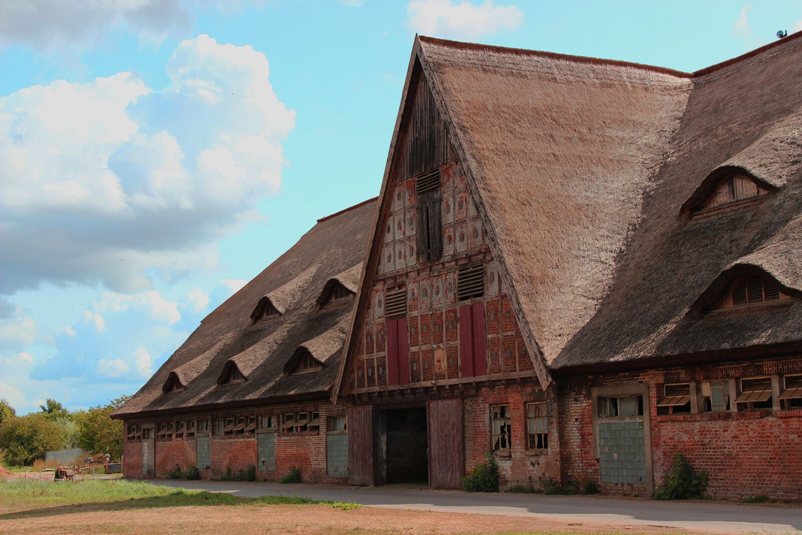 Canon EOS 600D (Rebel EOS T3i / EOS Kiss X5) sample photo. Historically, stall, walmfenster photography