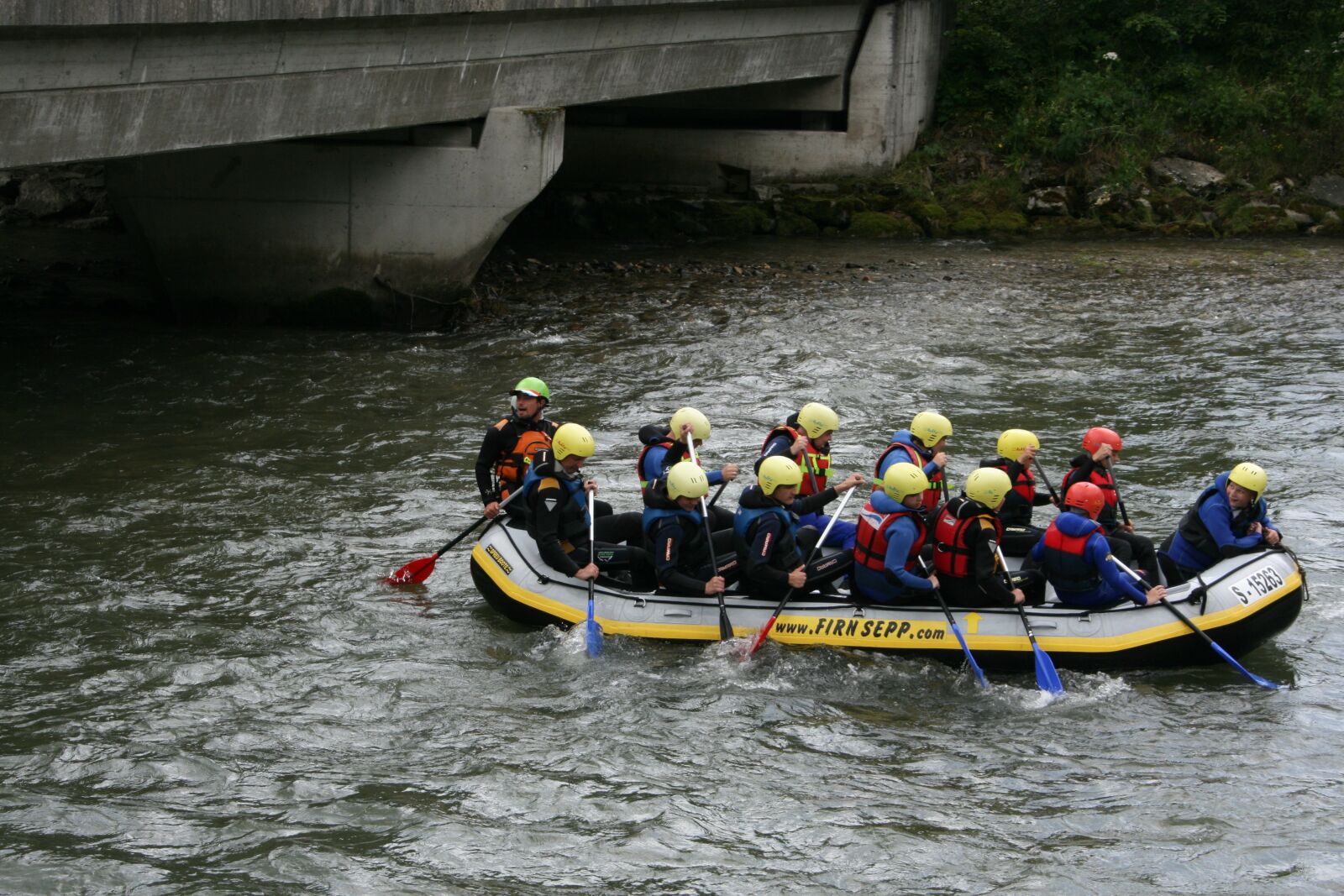 Canon EOS 400D (EOS Digital Rebel XTi / EOS Kiss Digital X) sample photo. Rafting, raft, water right photography