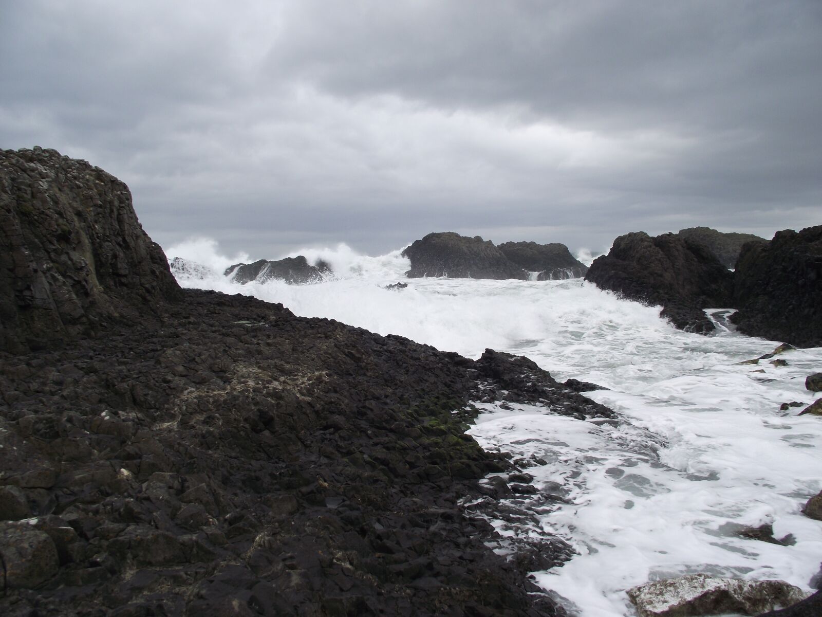 FujiFilm FinePix S1600 (FinePix S1770) sample photo. Ocean, water, rocks photography