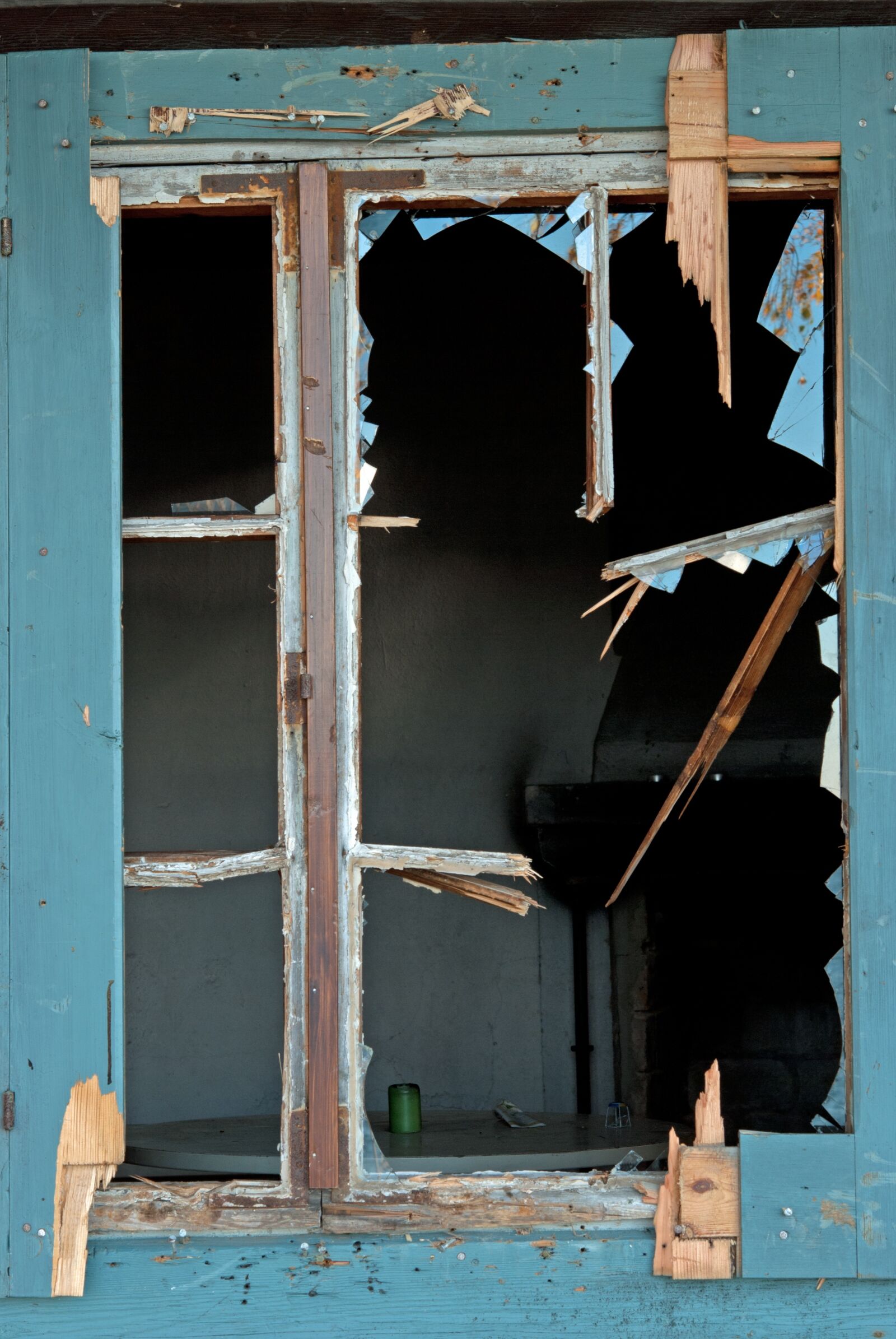 Nikon D80 sample photo. Window, broken, old photography