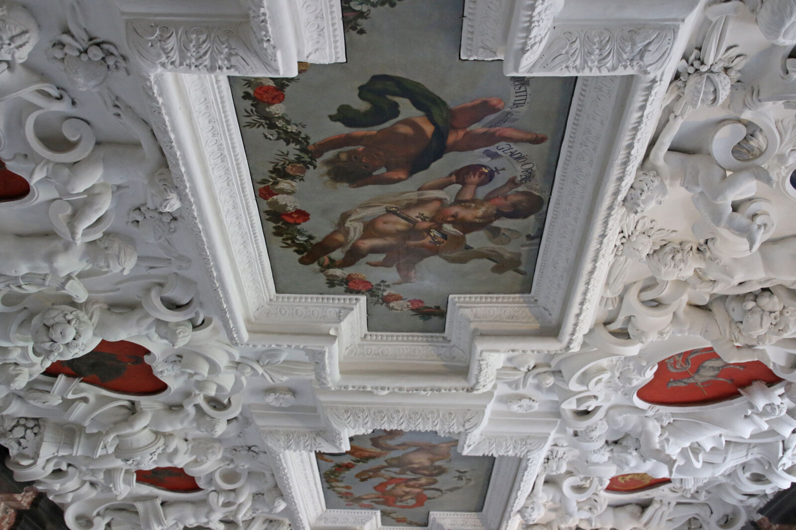 Canon EOS 7D Mark II sample photo. Ceiling, old, building, painted photography