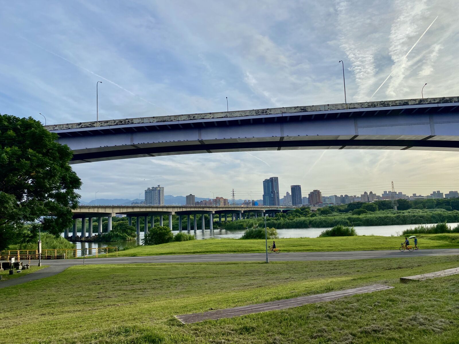 iPhone 11 back dual wide camera 4.25mm f/1.8 sample photo. Bridge, afternoon, sky photography