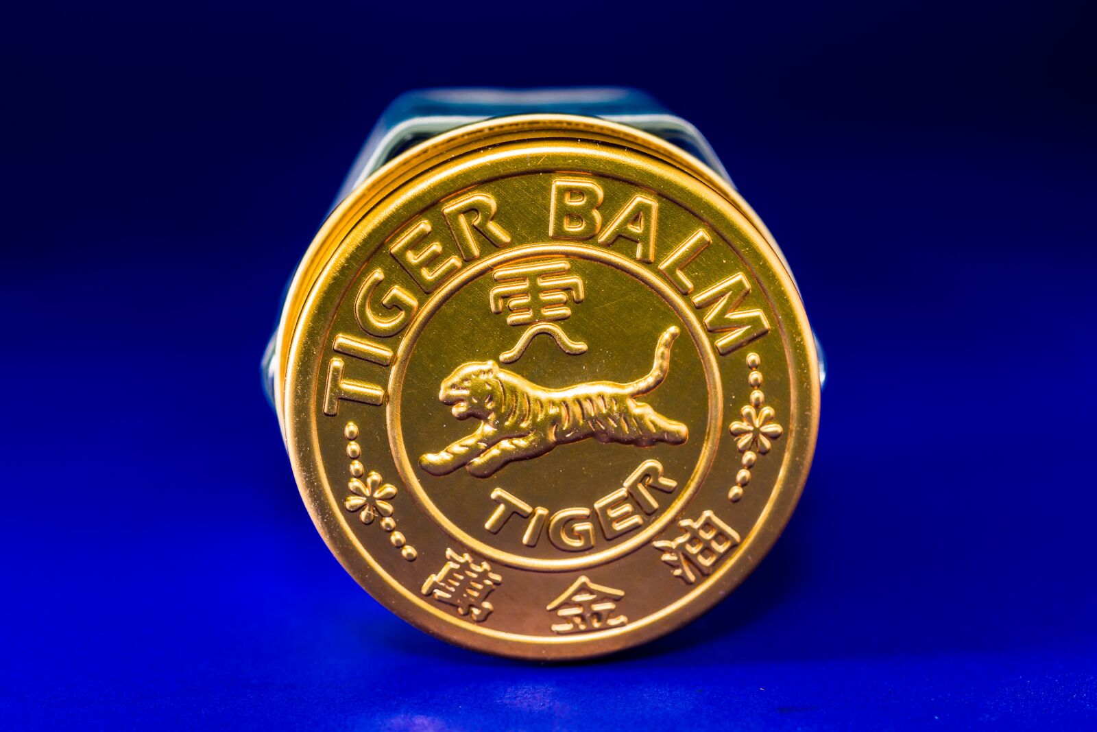 Nikon D5200 sample photo. Tigerbalm, jewelry cover, relief photography