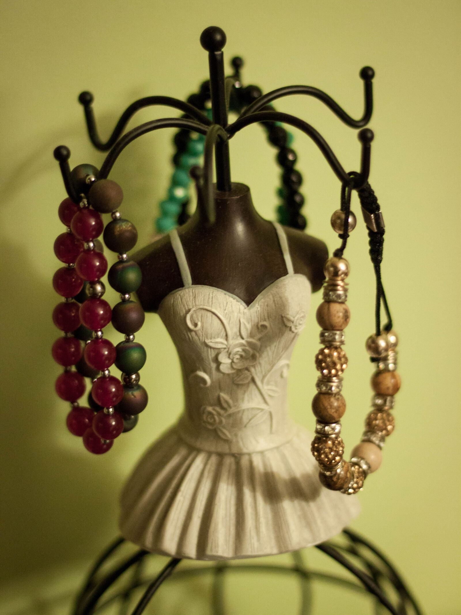 Canon EOS 500D (EOS Rebel T1i / EOS Kiss X3) sample photo. Bracelets, dancer, jewellery photography