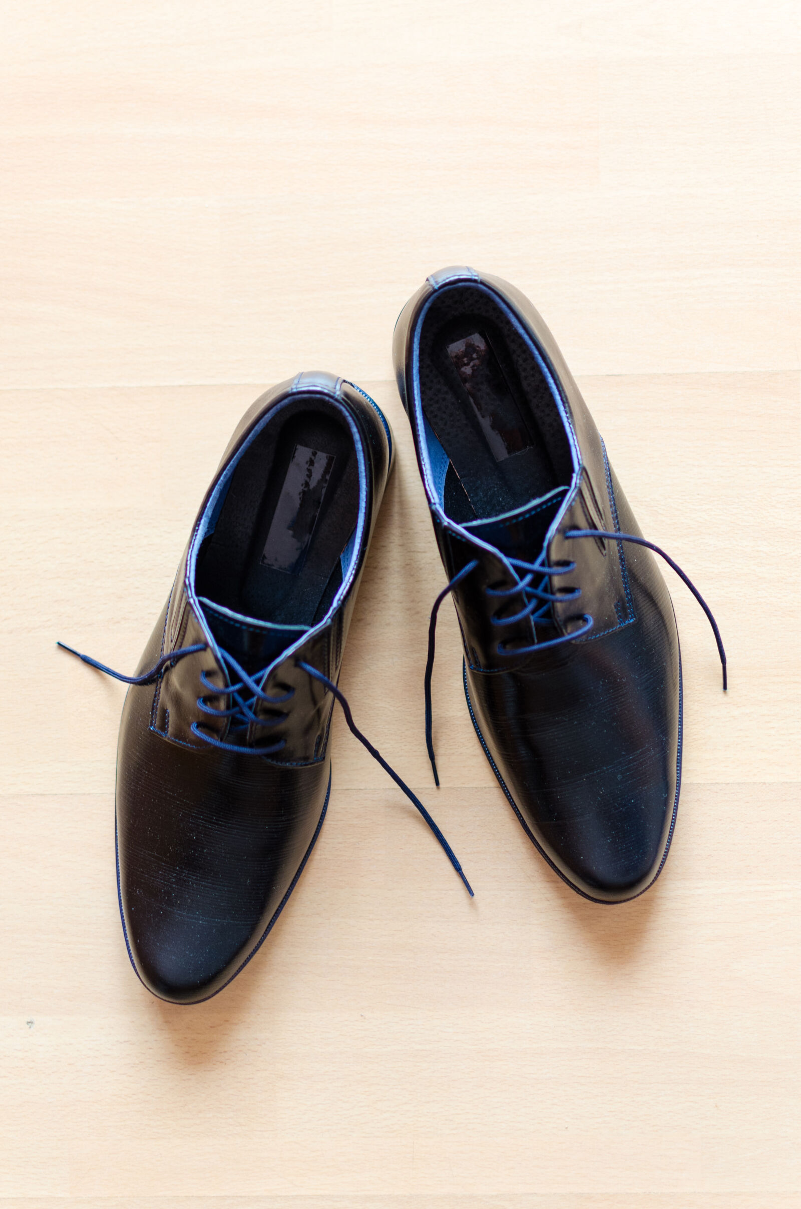 Nikon D5100 + Nikon AF-S DX Nikkor 35mm F1.8G sample photo. Black, blue, boot, boots photography