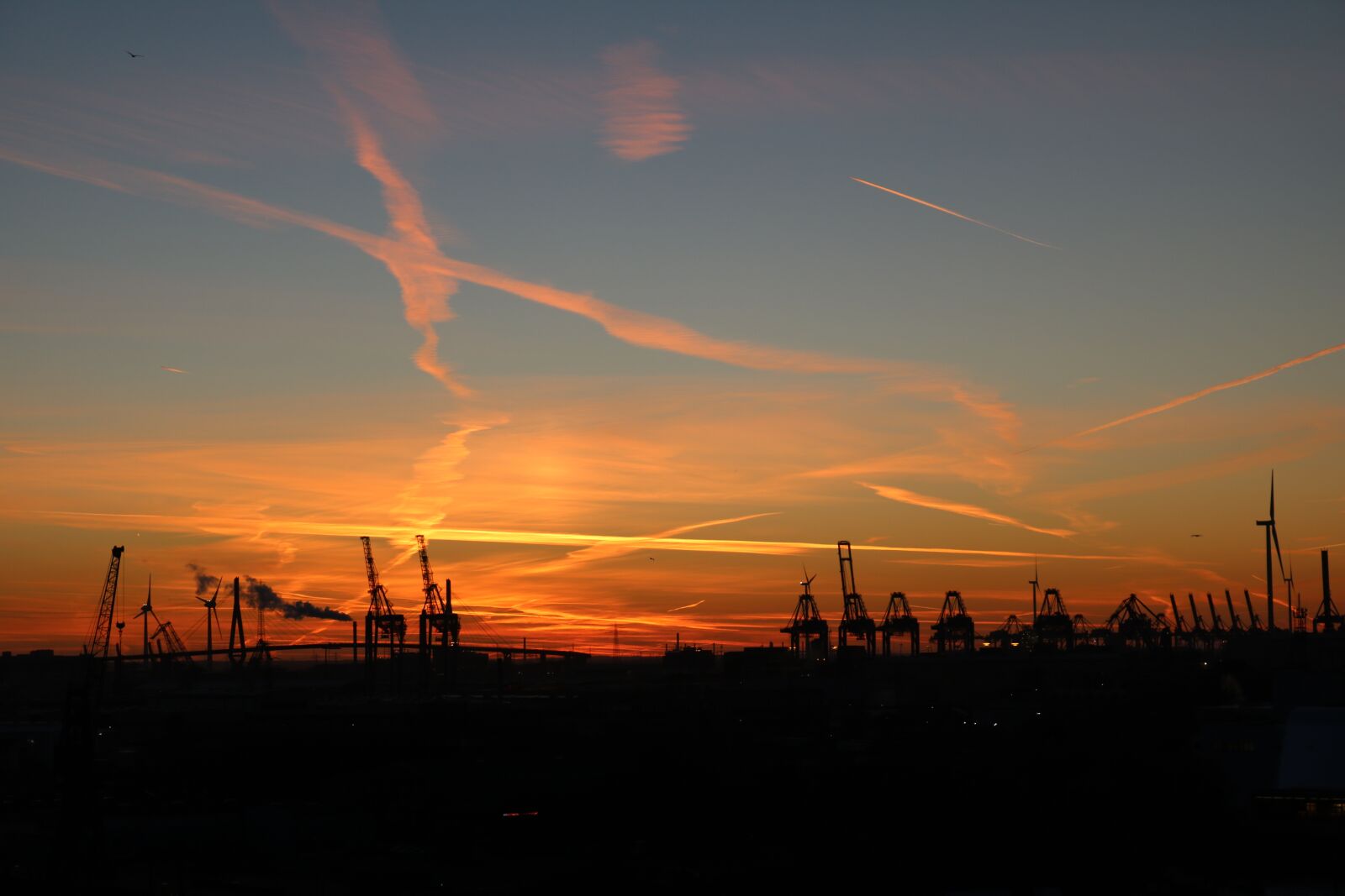 Canon EOS 750D (EOS Rebel T6i / EOS Kiss X8i) sample photo. Landscape format, hamburg, port photography