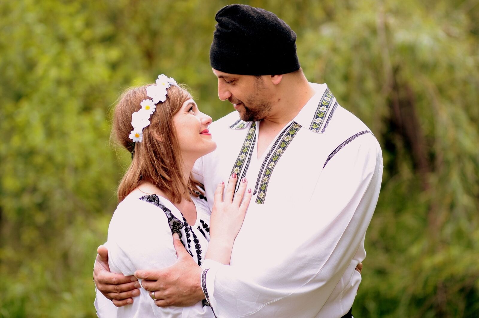 Canon EOS 450D (EOS Rebel XSi / EOS Kiss X2) sample photo. Family, traditional costume, romania photography