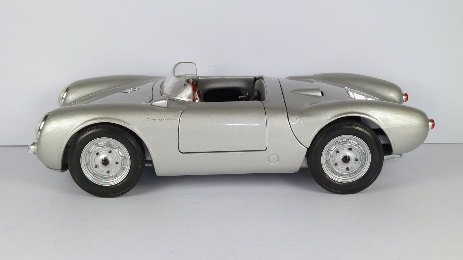 Panasonic Lumix DMC-ZS7 (Lumix DMC-TZ10) sample photo. Porsche, 550 a, spyder photography