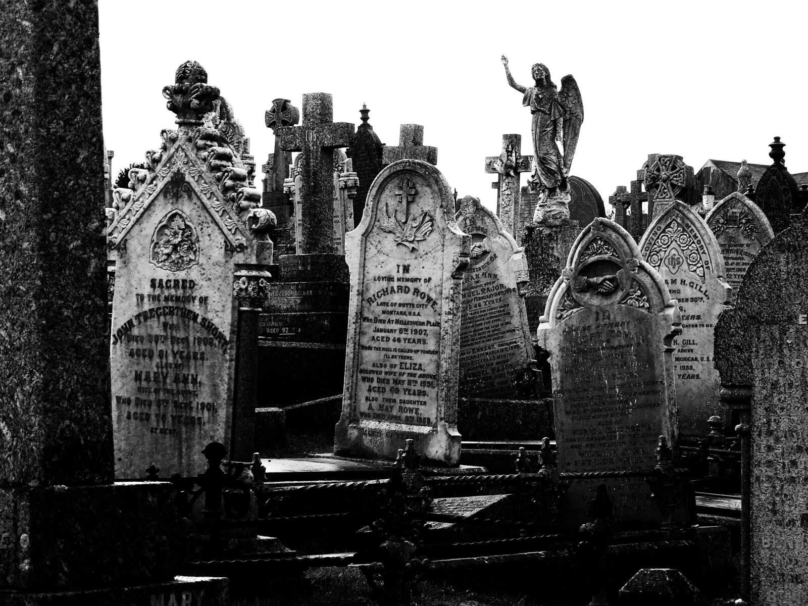 Panasonic DMC-FZ7 sample photo. Cornwall, cemetery, the tombstones photography