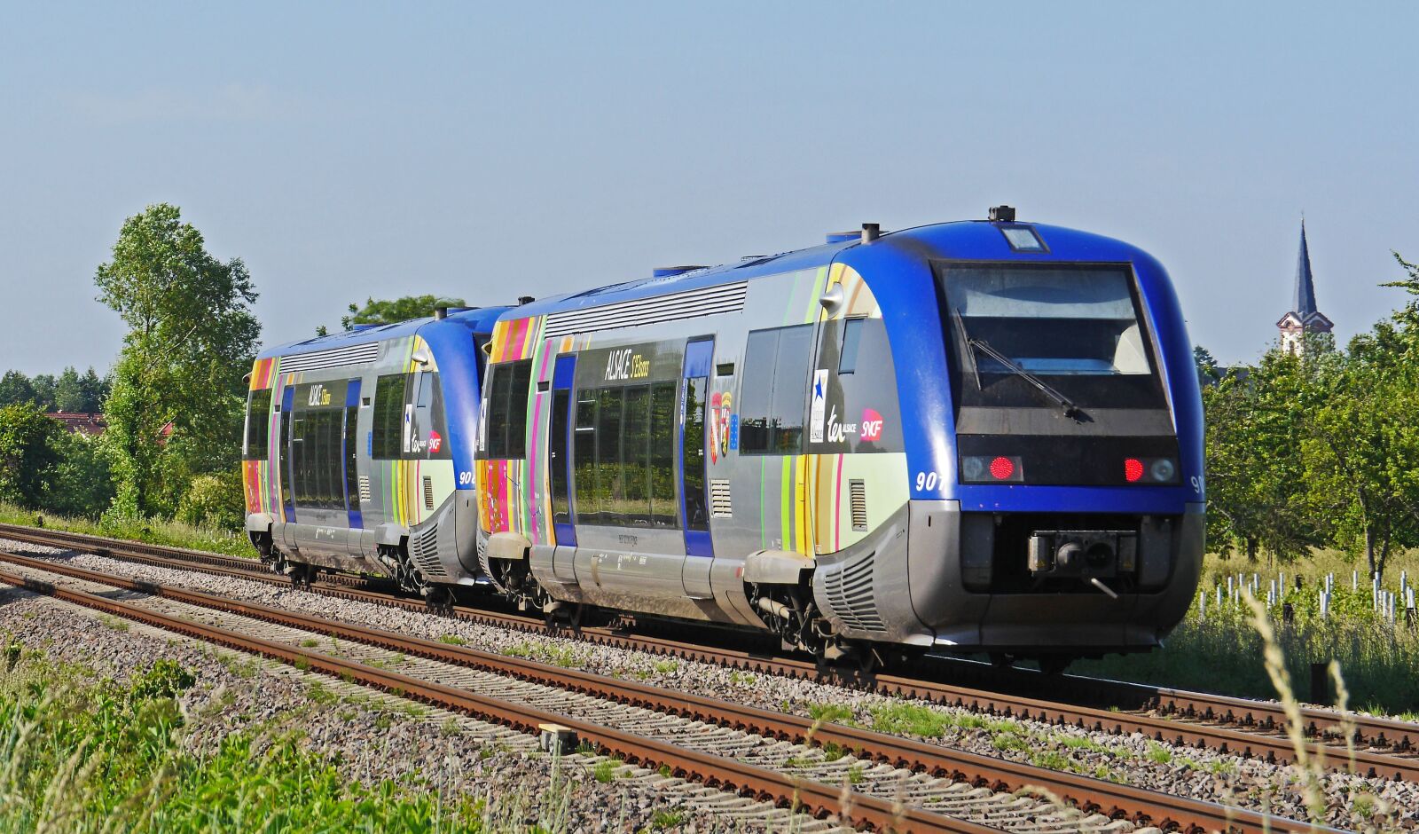 Panasonic Lumix DMC-GH3 sample photo. Diesel railcar, colorful, sncf photography