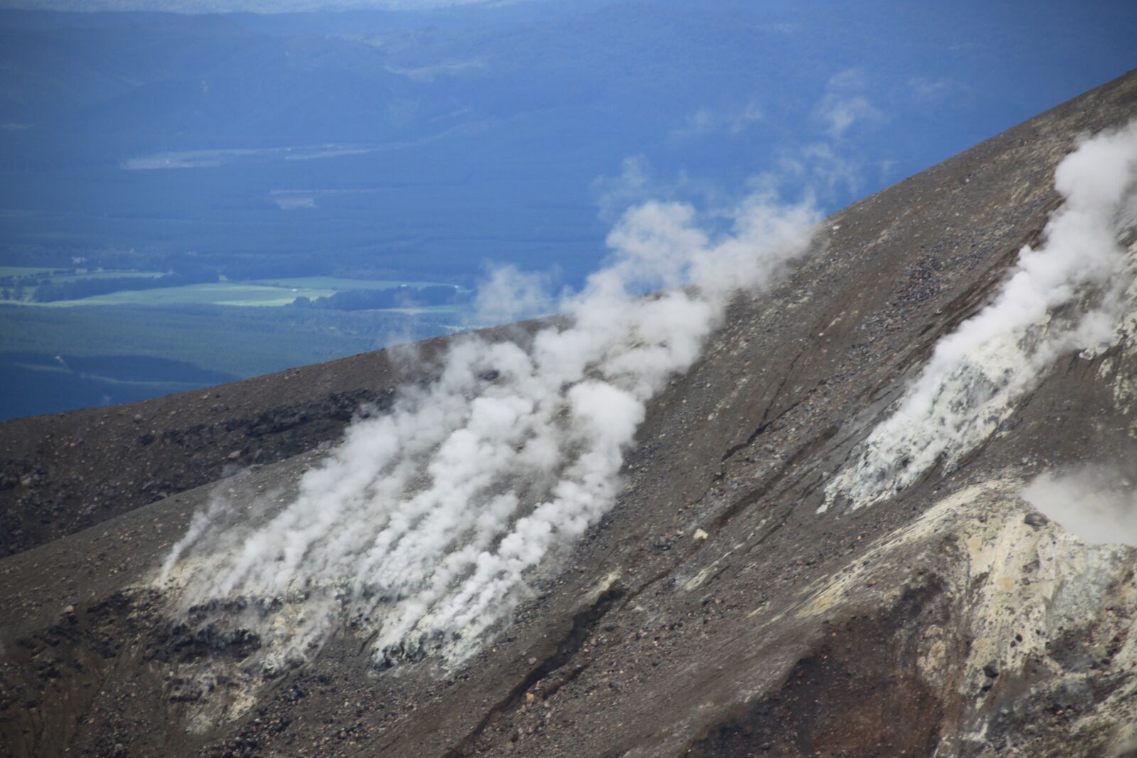 Canon EOS 500D (EOS Rebel T1i / EOS Kiss X3) sample photo. Volcano, steam, landscape photography