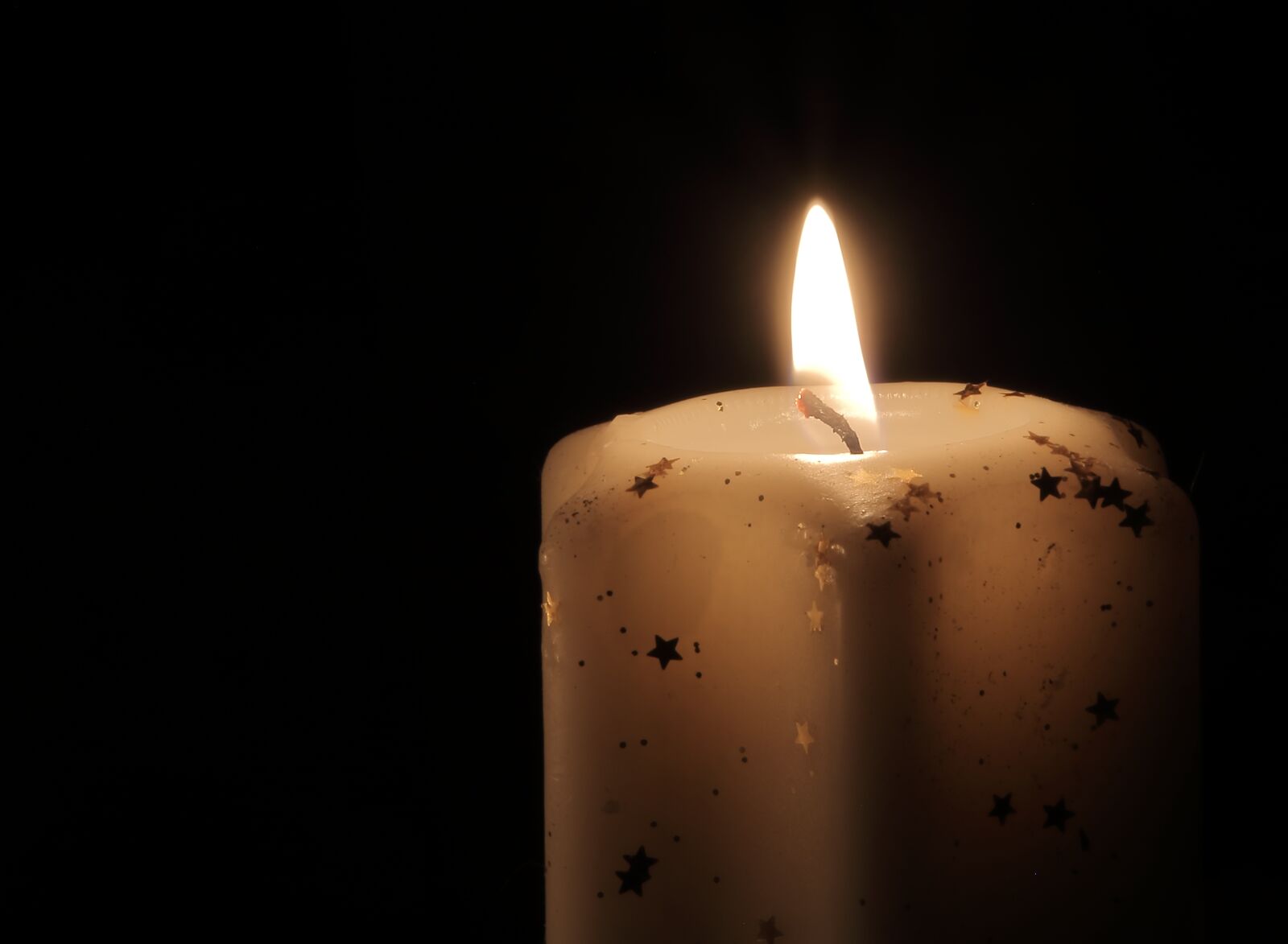 Canon EOS 750D (EOS Rebel T6i / EOS Kiss X8i) sample photo. Candle, flame, candlelight photography