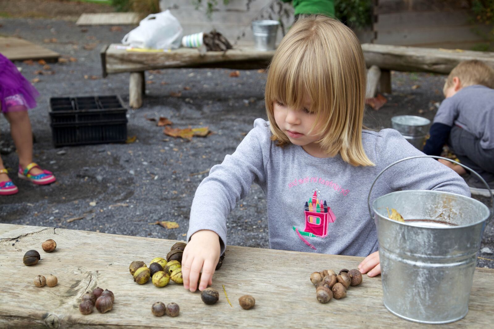 Canon EOS 5D Mark II sample photo. Cute, girl, play, nuts photography
