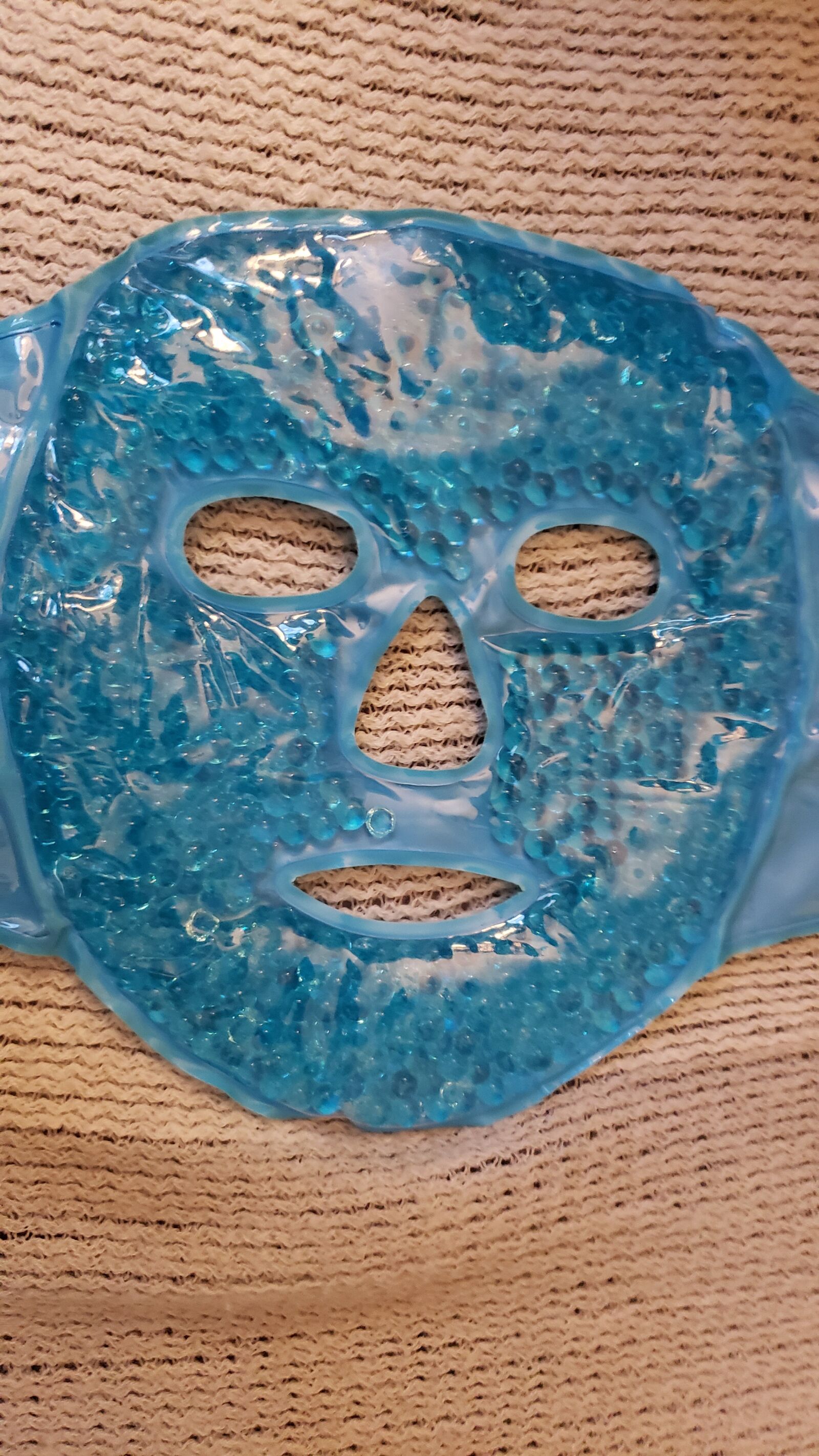 Samsung Galaxy Note9 sample photo. Mask, gel, face photography