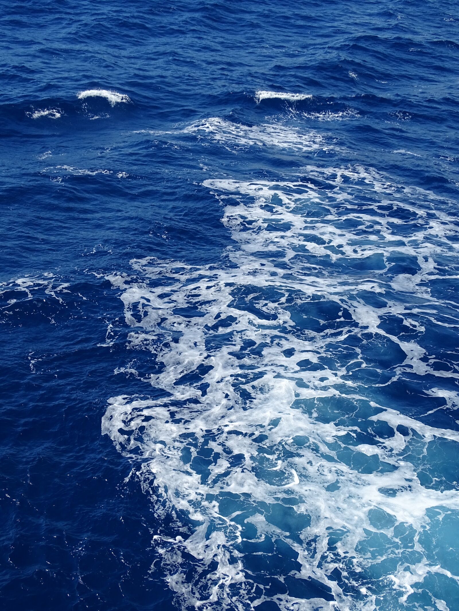 Sony Cyber-shot DSC-HX400V sample photo. Sea, water, foam photography