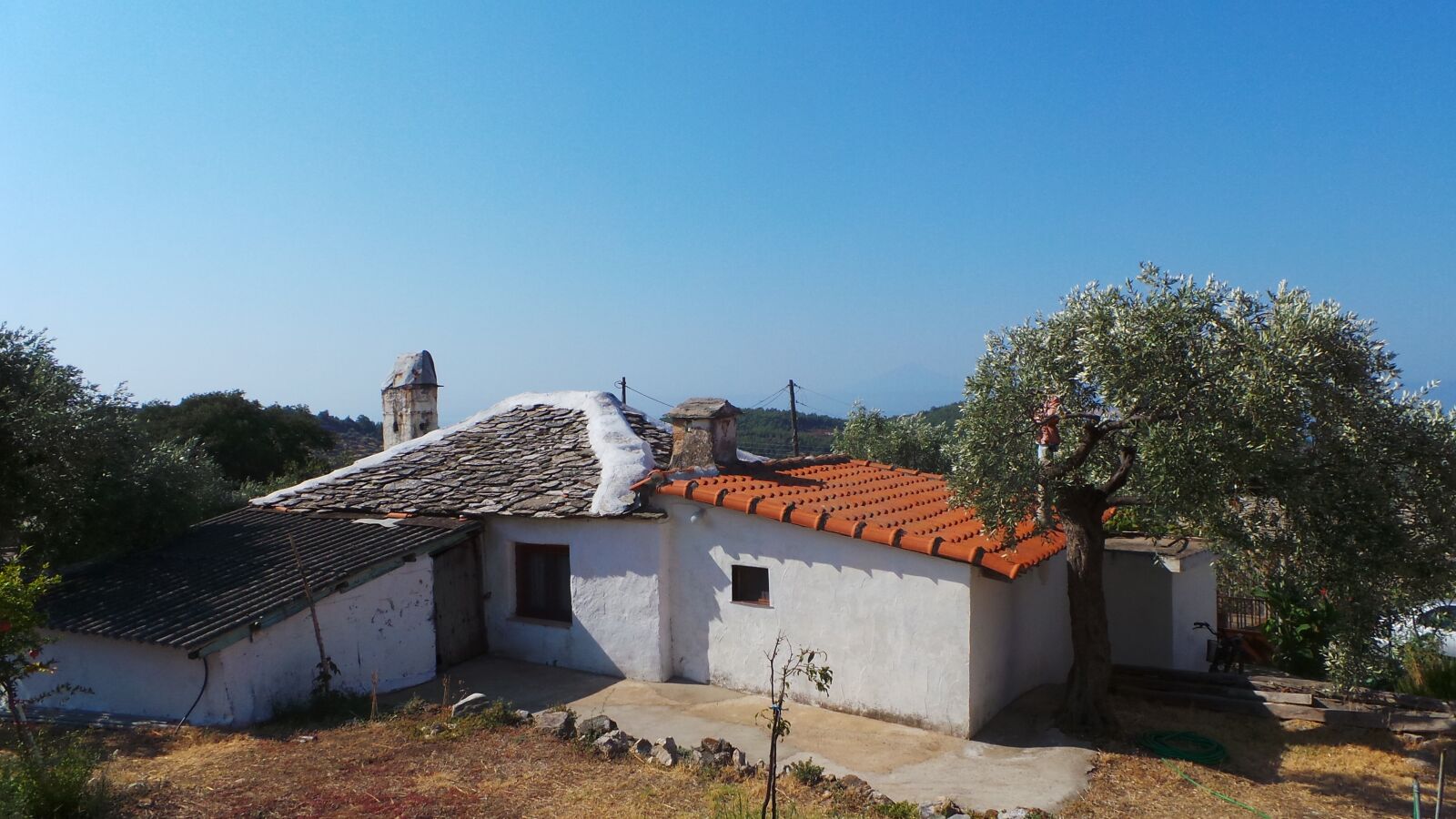 Samsung Galaxy Camera (Wi-Fi) sample photo. Greece, old house, summer photography