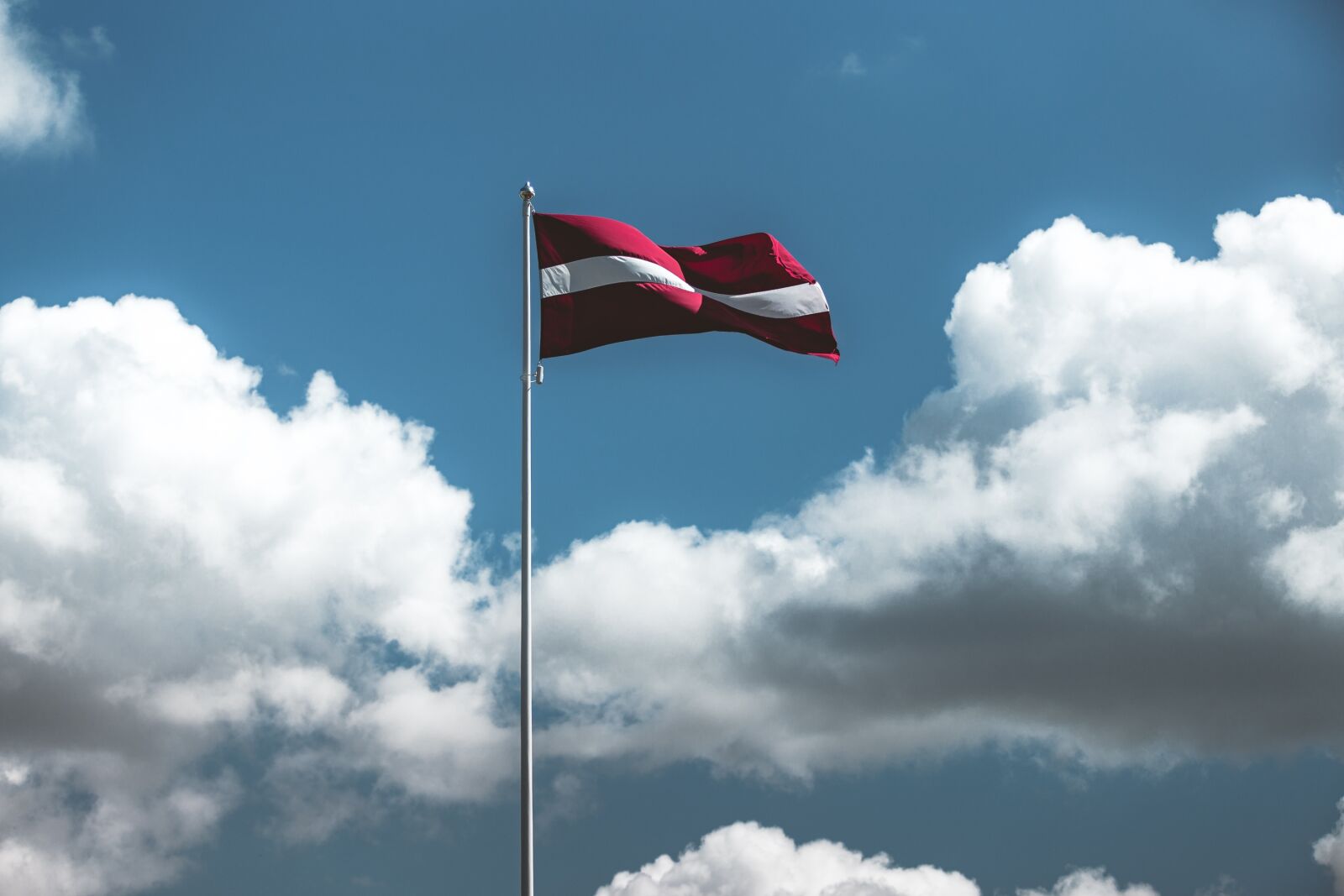 Canon EF 70-200mm F2.8L USM sample photo. Latvian flag, flag, independence photography