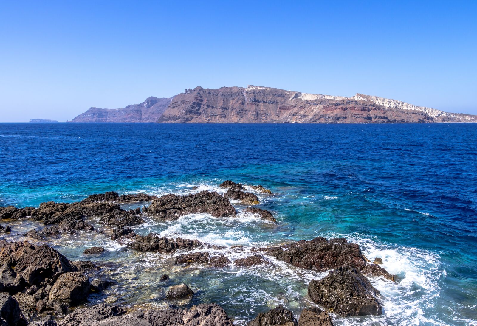 Canon EF-S 18-135mm F3.5-5.6 IS USM sample photo. Santorini, ocean, greece photography