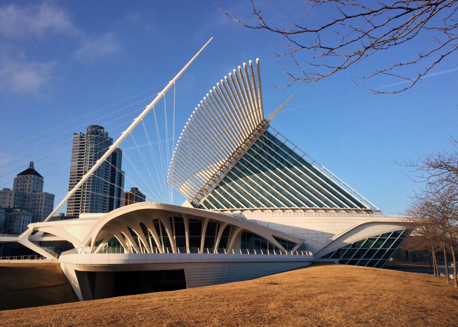 iPhone 5s back camera 4.15mm f/2.2 sample photo. Milwaukee art museum, milwaukee photography