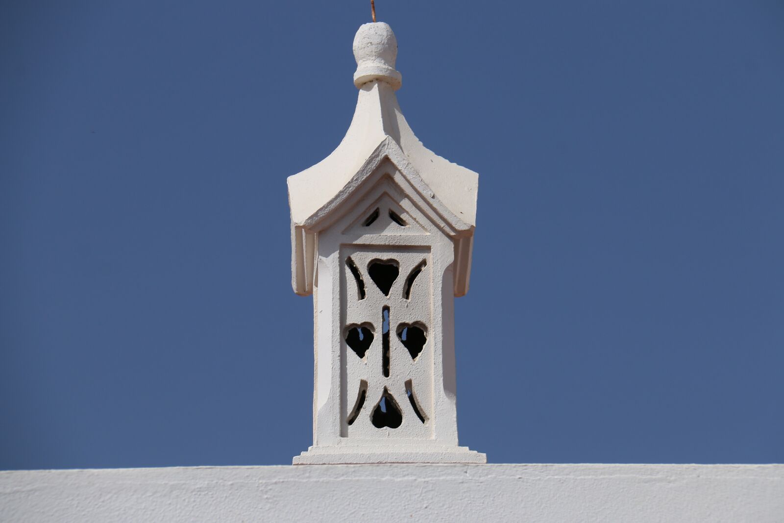 Canon EF-S 18-200mm F3.5-5.6 IS sample photo. Chimney algarve, white, blue photography