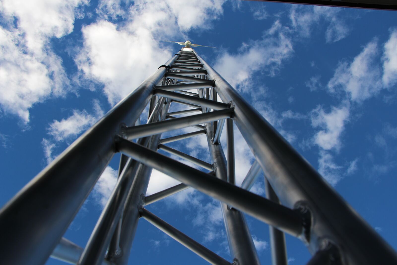 Canon EOS 700D (EOS Rebel T5i / EOS Kiss X7i) sample photo. Pinwheel, mast, lattice photography