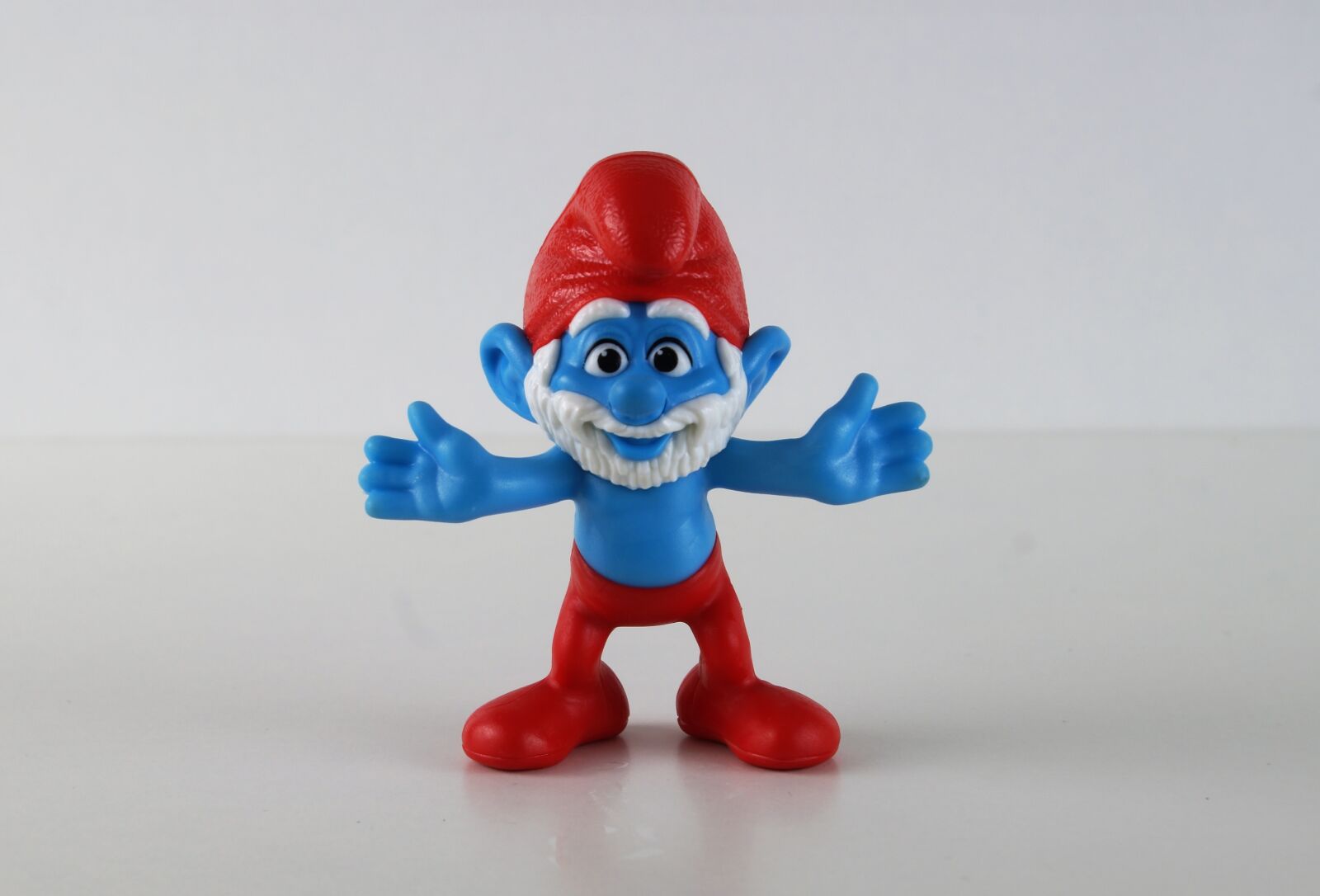 Sony DT 18-70mm F3.5-5.6 sample photo. Smurf, smurfs, papa smurf photography