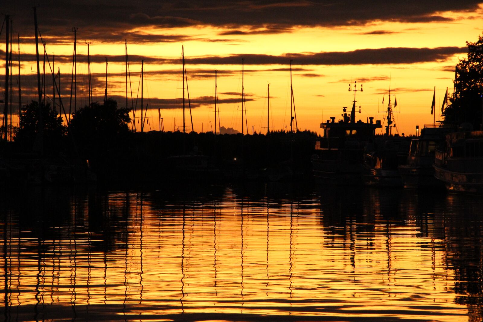 Canon EOS 1200D (EOS Rebel T5 / EOS Kiss X70 / EOS Hi) sample photo. Port, niendorf, evening sun photography