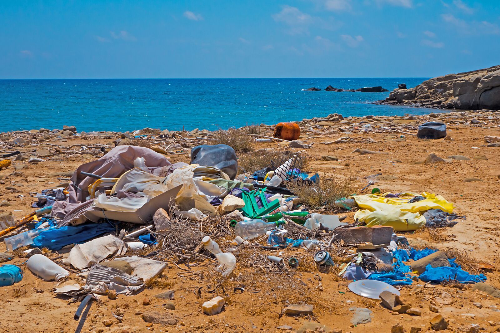 24-200mm F2.8 sample photo. Garbage, plastic waste, beach photography