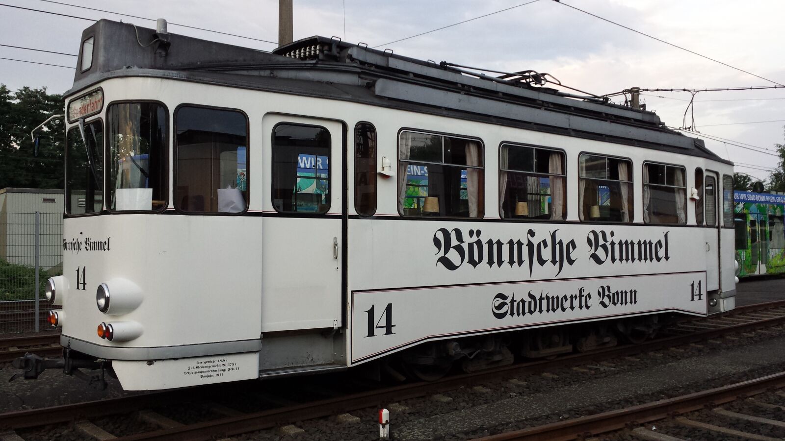 Samsung Galaxy S4 sample photo. Tram, nostalgic, transport photography