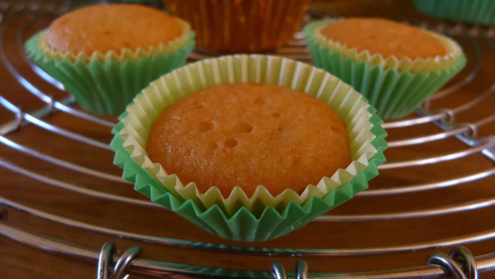 Panasonic Lumix DMC-FZ40 (Lumix DMC-FZ45) sample photo. Cake, baker, cupcake photography
