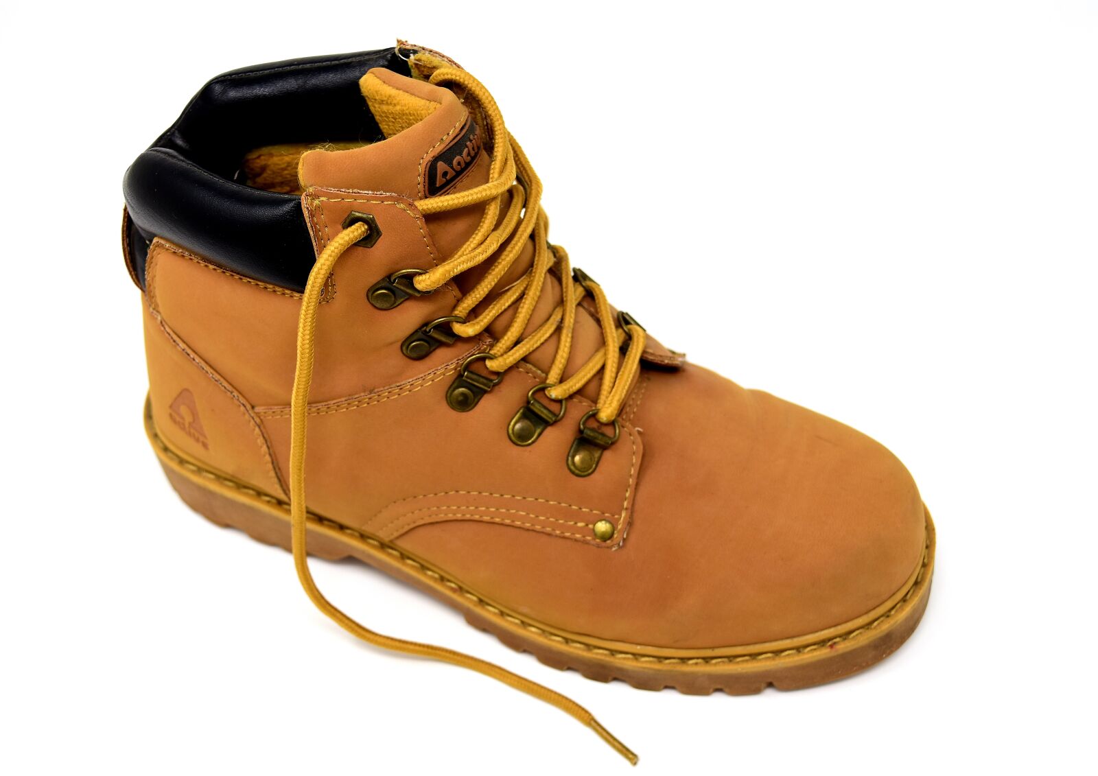 Nikon D7200 sample photo. Hiking shoes, boots, leather photography